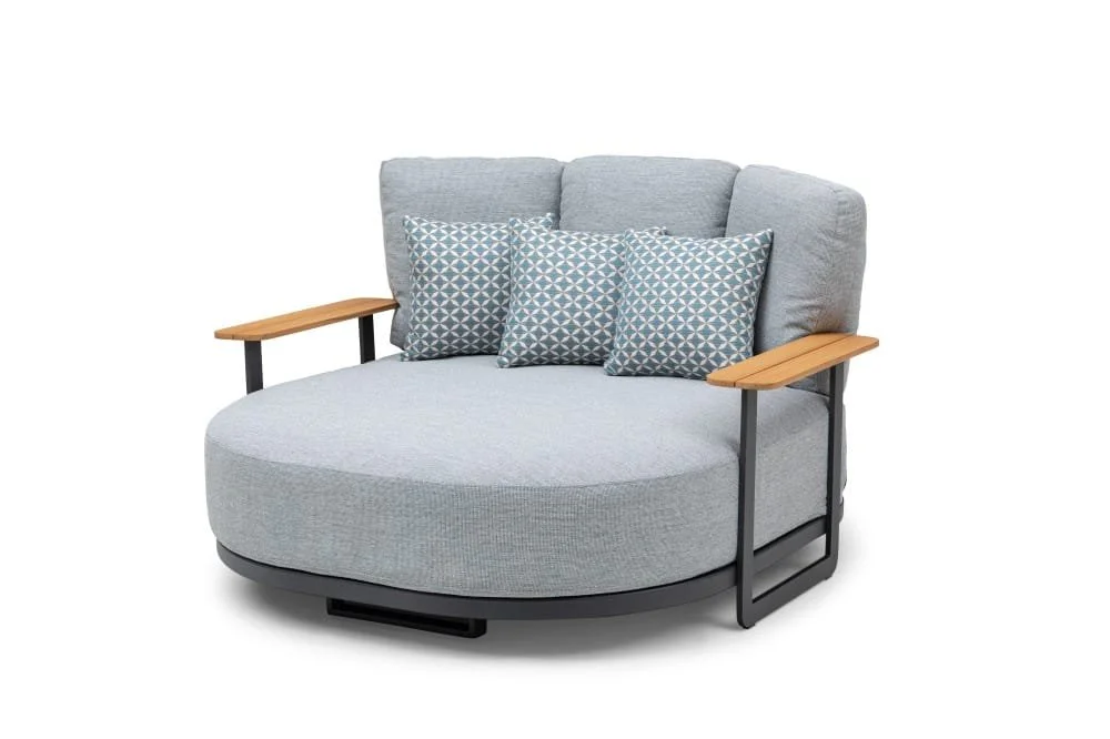 Luxury Outdoor Daybed With Olefin Cushions And Foam